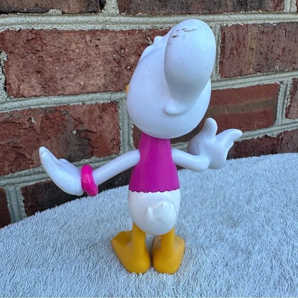 2011 Mattel Disney Daisy Duck Figure 5.5" - Picture 2 of 3